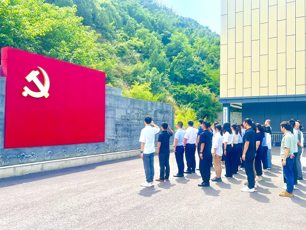 年轻公务员春季3.jpg