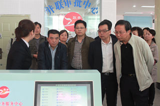 紫阳县参观“五个一”政务服务中心2_副本.jpg