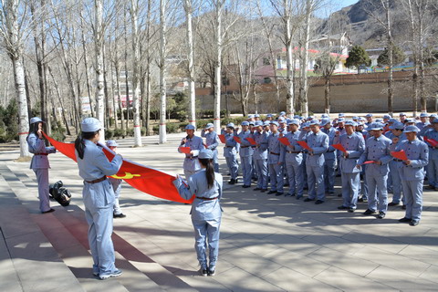 3.重温入党誓词.jpg