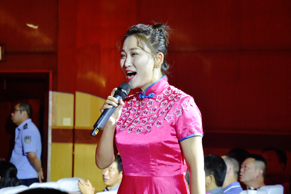 8、陕西艺术职业学院常艳妮演唱《山丹丹花开红艳艳》.jpg